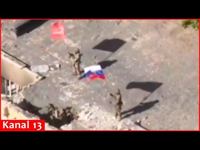 Russians show planting Russian flag on administrative building in Ugledar where heavy battle occurs