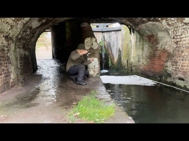 Lure fishing technique on the Staffs/Worcs Canal