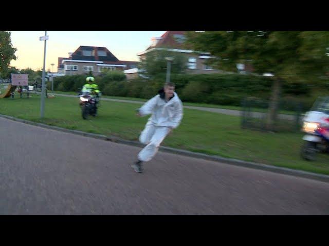 Real life 'Hunted' op Urk, jongeren rennen voor de politie weg