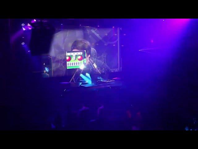 You're a robot and it's an electronic music party at 2008｜史丹利的電子機油派對