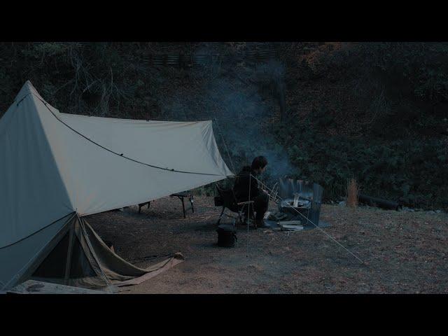 December solo camping in Japan: Cozy bonfire