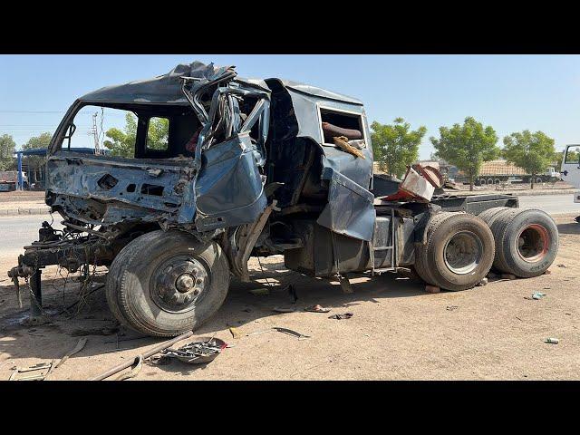 Amazing Process of Fixing a Accidental Truck | The Incredible Transformation of a Damaged Truck