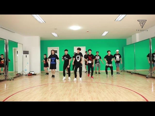 【TFBOYS 王俊凯】是你 练习室版 1080P  IT'S YOU  Dance Version【Karry Wang Junkai】