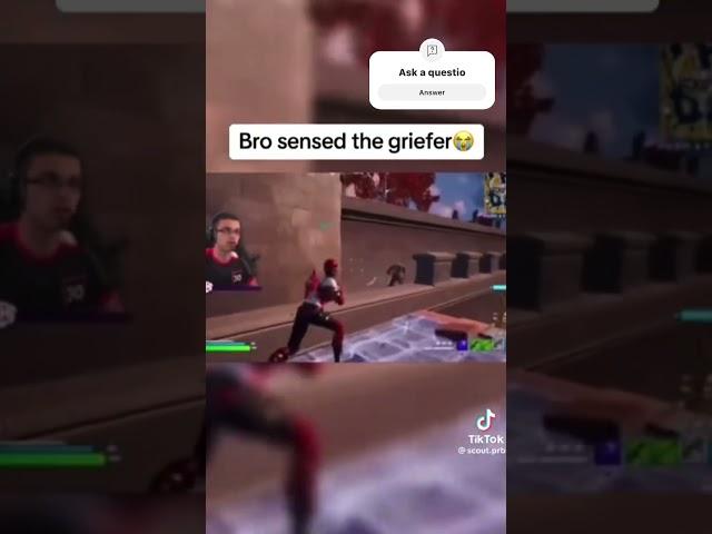 bro sensed the griefer BRO HAS SPIDER SENSES #fortnite #funny #nickeh30