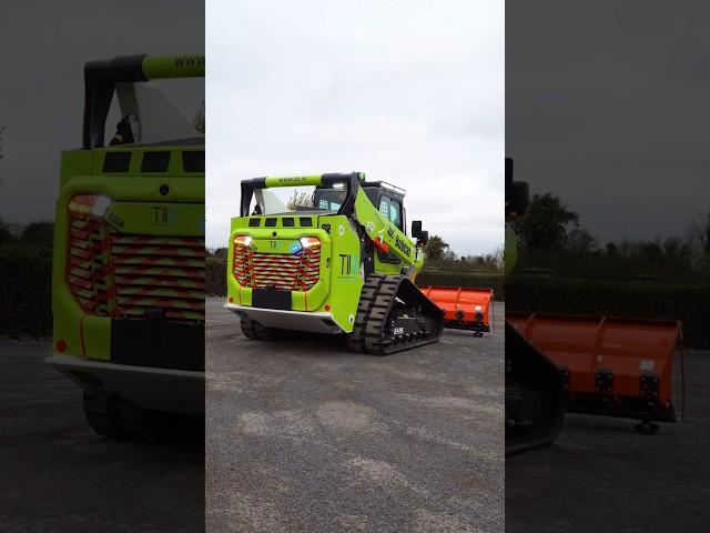 We wrapped an entire Bobcat Track Loader in GREEN! #Bobcat #bobcatequipment