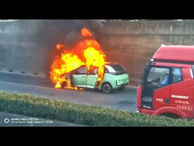 中国制造比亚迪工业垃圾车滴滴d1起火自燃画面曝光3 BYD car spontaneous combustion