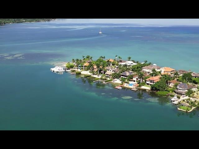 The PINNACLE TOWERS, MONTEGO BAY. The construction of the TALLEST BUILDINGS  in Caribbean.