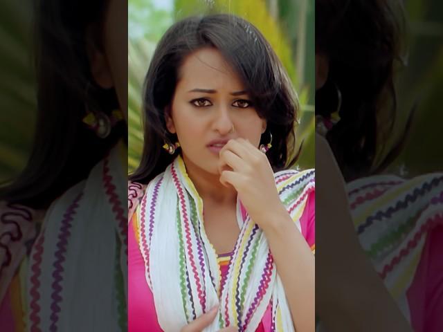 Akshay Kumar SAVES A Man From A Heart Attack  Ft. Sonakshi #RowdyRathore