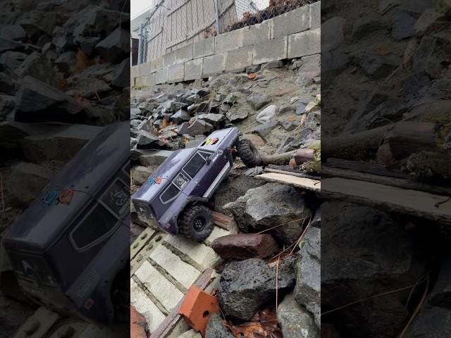 RC Redcat Gen8 V2 rock crawling, scaling walls