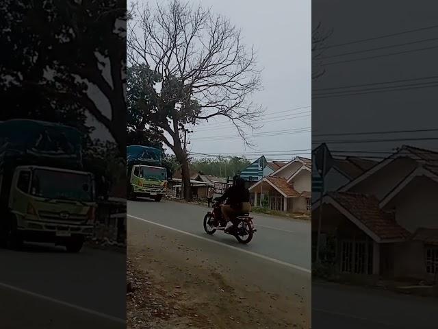 HERMAWAN ALVARO CHANNEL KE 2 DI KAGETIN SAMA FUSO HINO 500 TI DI JALAN LINTAS SIMPANG PENAWAR