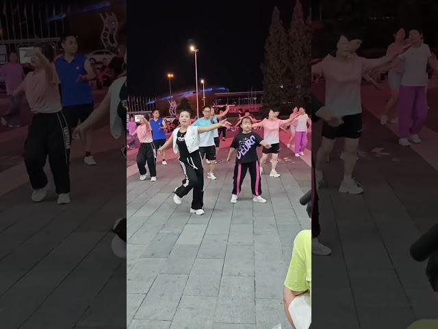 娥嫚小公主～～雯雯 爸气带娃争霸赛  @君乐宝奶粉 @君乐宝奶粉旗舰店  亲子互动