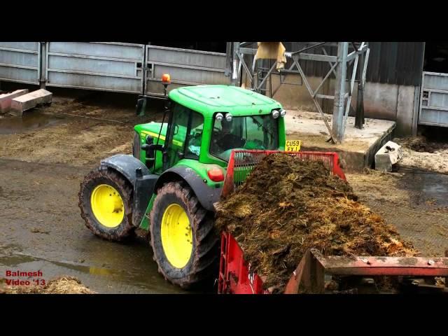 Muck-Speading with Deere and JCB.