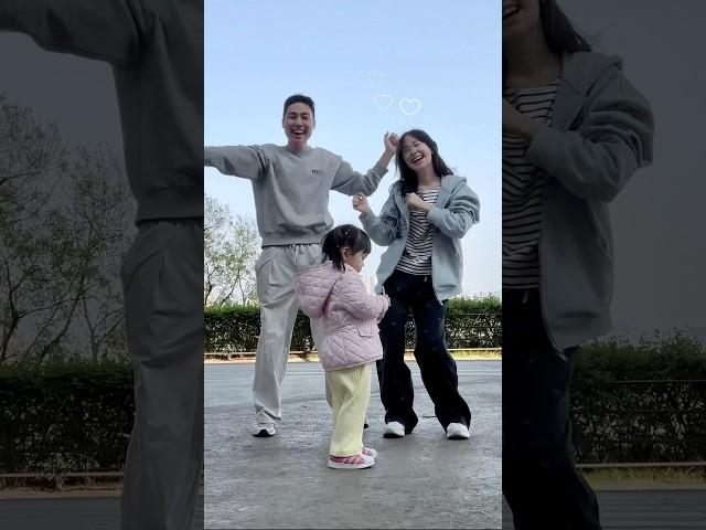 신난 엄마 아빠 한 번만 봐주라🩵