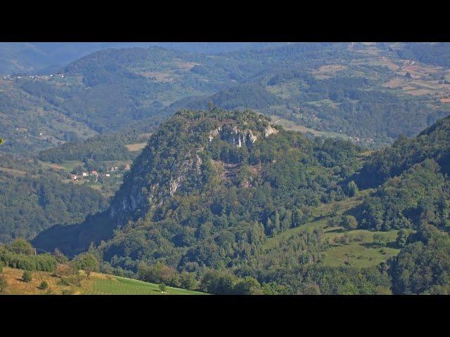 Gradina - srednjovekovna tvrđava na Javoru (Gradina - The Medieval Fortress on Mt. Javor)