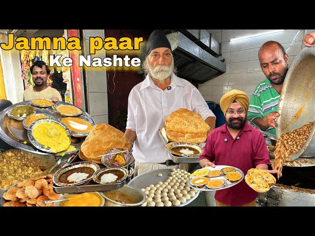 Top 3 Famous street food Breakfast in East Delhi | Poori Chole , Bathure , Naan