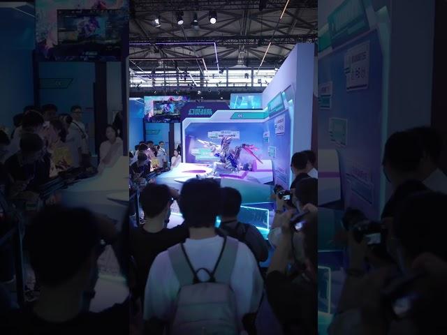 It's the appearance that a female star should have. ChinaJoy 2024. Visit ChinaJoy on Douyin. Ser