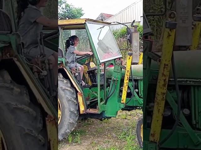 #johndeere #tracteur #vacances quand tu es en vacances avec papa et qu'il veut te faire plaisir 