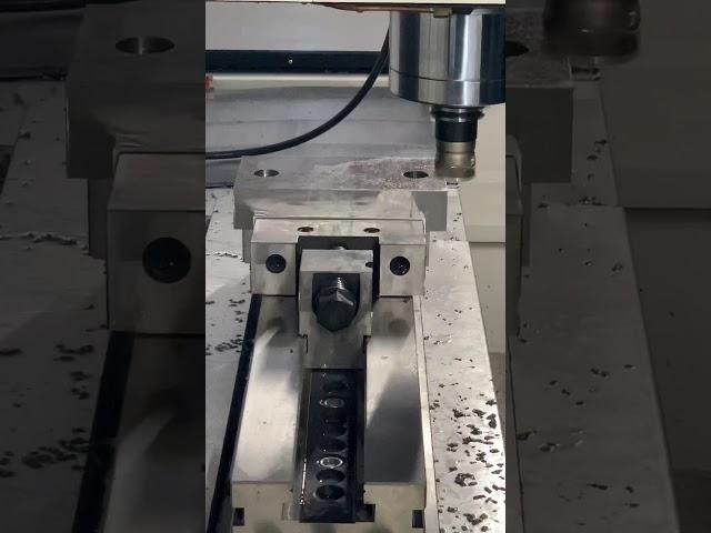 Frezowanie CNC - Planowanie płyty. TBI VC 1270 New Line film slow motion  WMW.pl