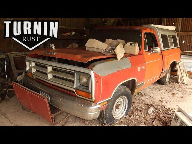 Abandoned 1986 Dodge Ram Barn Find | Will It Run & Drive Home After 15 Years? | Turnin Rust