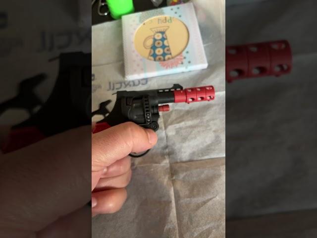 Игрушечный пистолет с пистонами