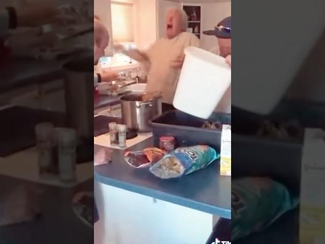 Crab anyone?? #upsidedown #bboying #headspin #breakdance #funnyvideo #dancevideo #dancelife