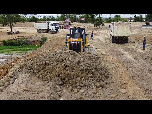 Great Operator Bulldozer SHANTUI Pushing Skill, Push the soil into the water With 25T Dump Truck