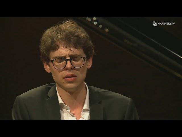 Lucas Debargue plays Valse Sentimentale Tchaikovsky