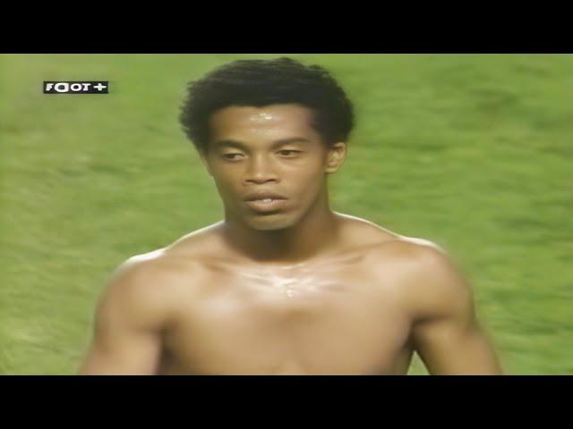 Okocha Magic & Young Ronaldinho Substitution (Crazy Show for PSG in 2001)