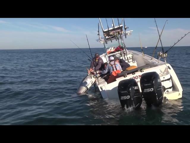 Fishing Stickbaits for Late-Fall Bluefin Tuna off Cape Cod | S12 E11