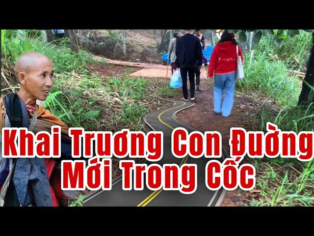 Đoàn Khách đầu tiên may mắn được đi con đường mới trong Cốc Sư Minh Tuệ