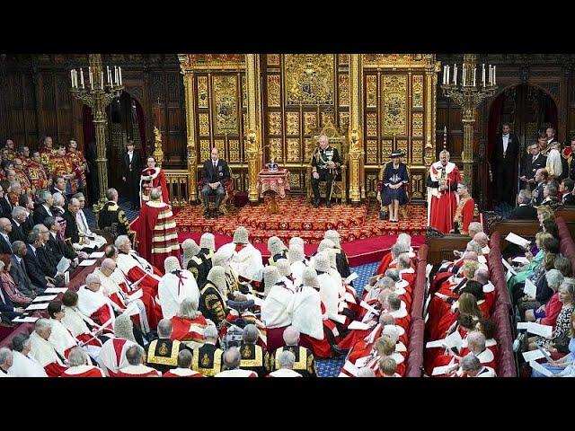 Елизавета II не открыла сессию Парламента впервые за почти 60 лет