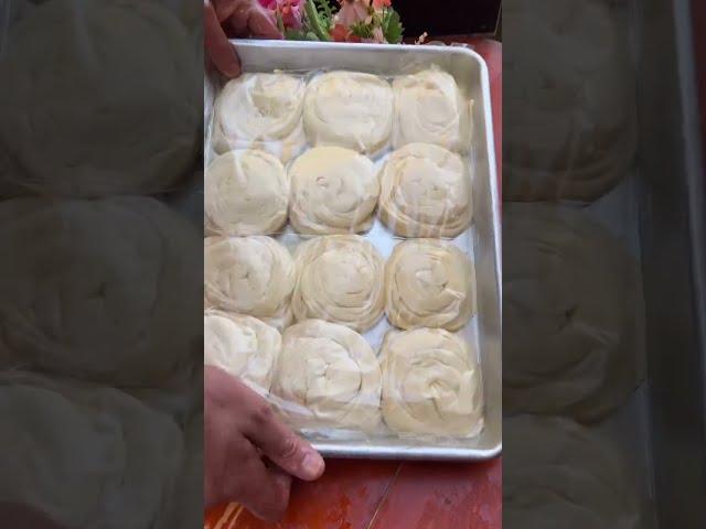 انسي الفطير و تعالي شوفي التوريق علي اصوله و في منتهي السهوله(خبز الملوح)