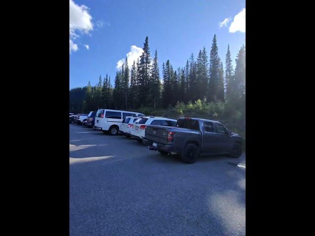 Kananaskis Lakes in Banff hike with friends #canada #alberta #kananaskis #hike