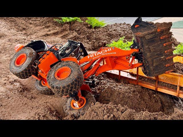 SUPER WHEEL LOADER RC HITACHI 370 ZW on a Construction site in the rain