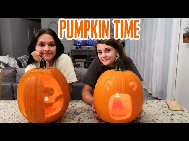 CARVING PUMPKINS FOR HALLOWEEN! COOKING & BAKING FALL FOOD! EMMA AND ELLIE