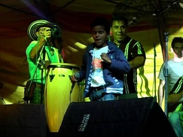 2 Manuel Hernández presentando al niño Brayan Lesmes y Royder Riveros, ferias de Tibú 2010.