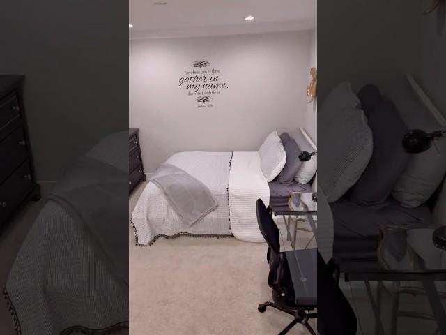 $1150 Surrey student room tour - HS112991 #shorts #hometour #roomtour #studenthousing #homestay