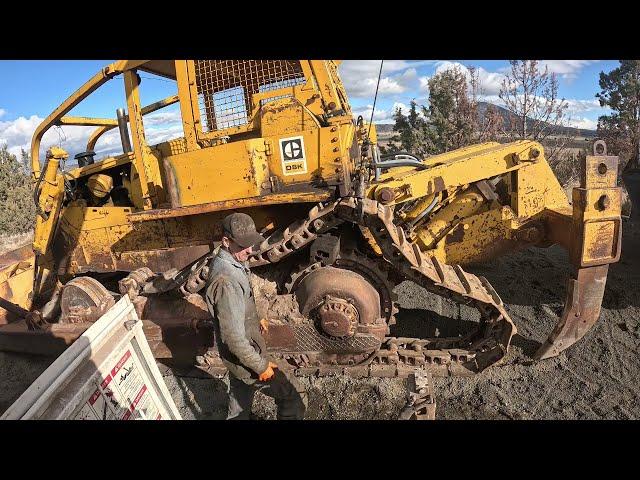 Caterpillar D8k track tensioner