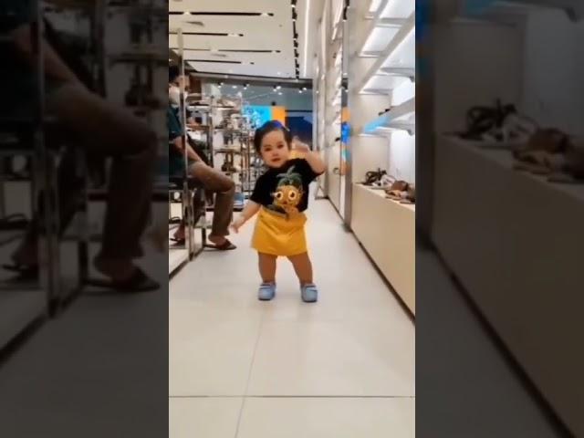 so cute  #cutebaby #viral #shorts cute baby dance  #cutebaby #babyhug #kidsdance #shorts