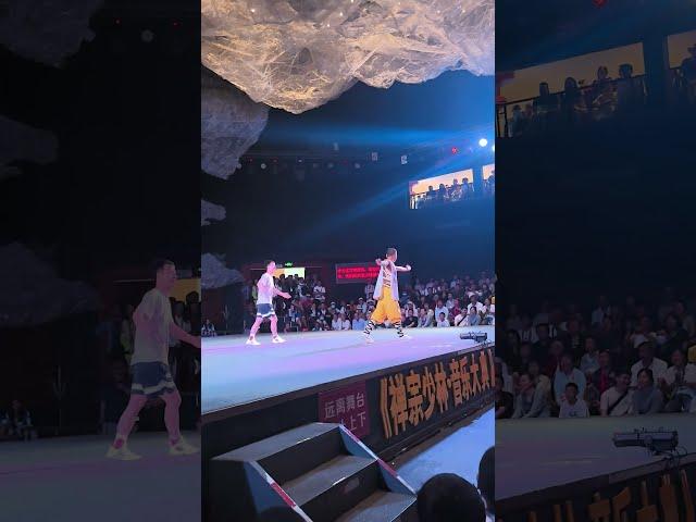 观众被选上台挑战少林功夫，发现是个练武奇才！｜中国－河南登封　舞台表演　武蹈天赋　#Gongfu #kongfu #shaolin #audience #show #shorts #China