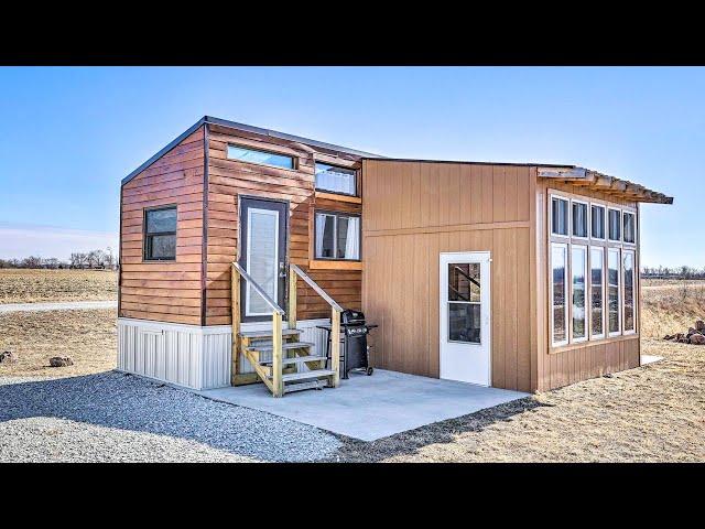 Rustic Beautiful Cottage House along the Missouri River | Exploring Tiny House