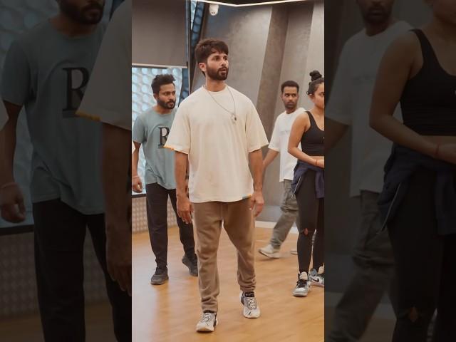 We could watch #ShahidKapoor practice his killer moves all day ️‍ #TeriBaatonMeinAisaUljhaJiya