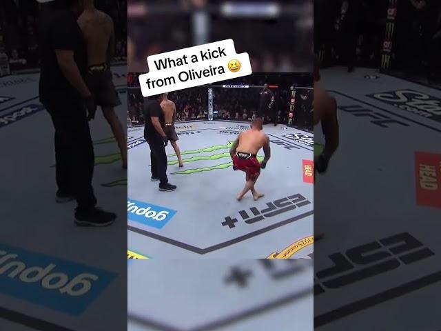 Charles Oliveira to end the round against Dustin Poirier 