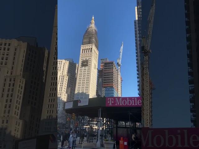 MetLife Tower, The minute hand on the clock weighs 909 kilos & the hour hand, 227 kilos.