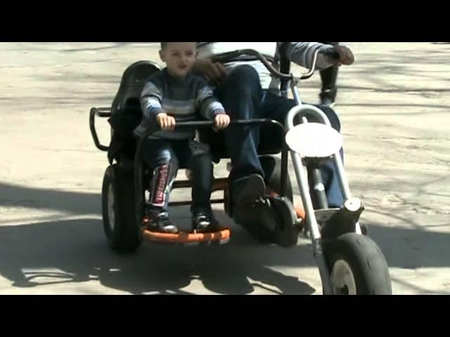 Детские катания на велосипеде (Children cycling)