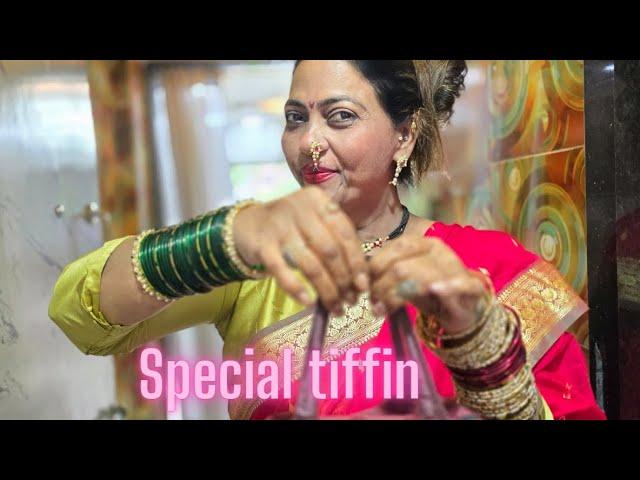 Tiffin Mein Maa Ne bhara hai Khazana???