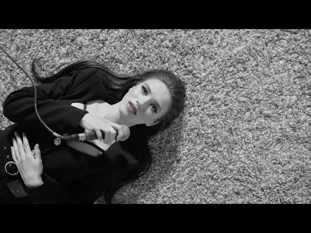 Ioana Ignat - O lume intreaga | Official Live Video