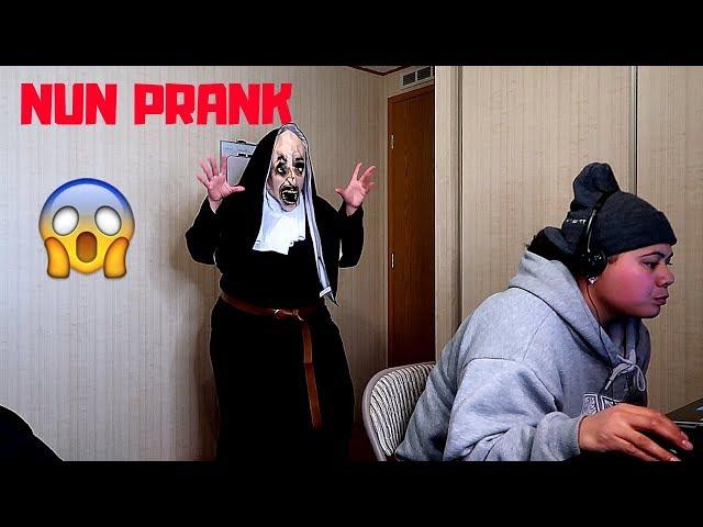 " THE NUN " Scare prank on Nette