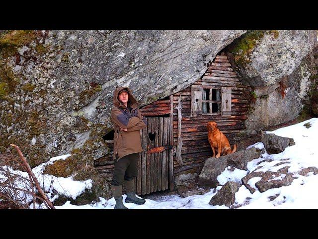 Secret House Under A Rock In The Mountains | Stealth Hut | Wilderness | Survival | Shelter | Snow