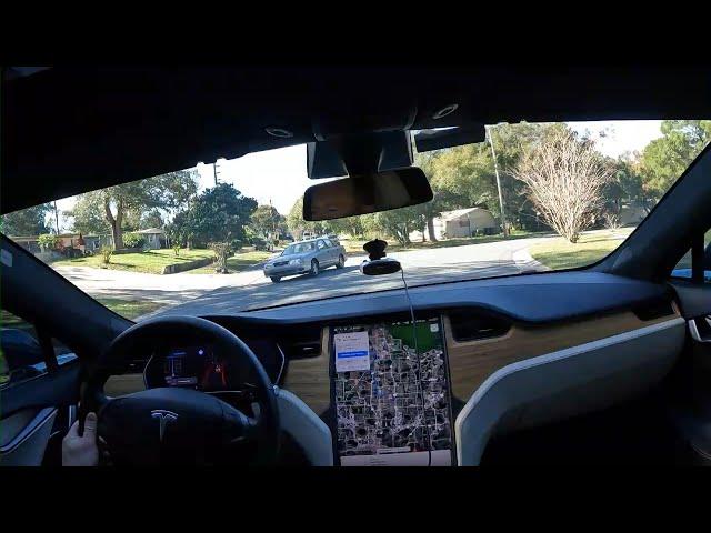 Tesla FSD Full Self Driving saves me from near accident!